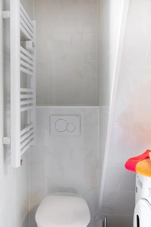 Trendy Studios Tassin Apartment