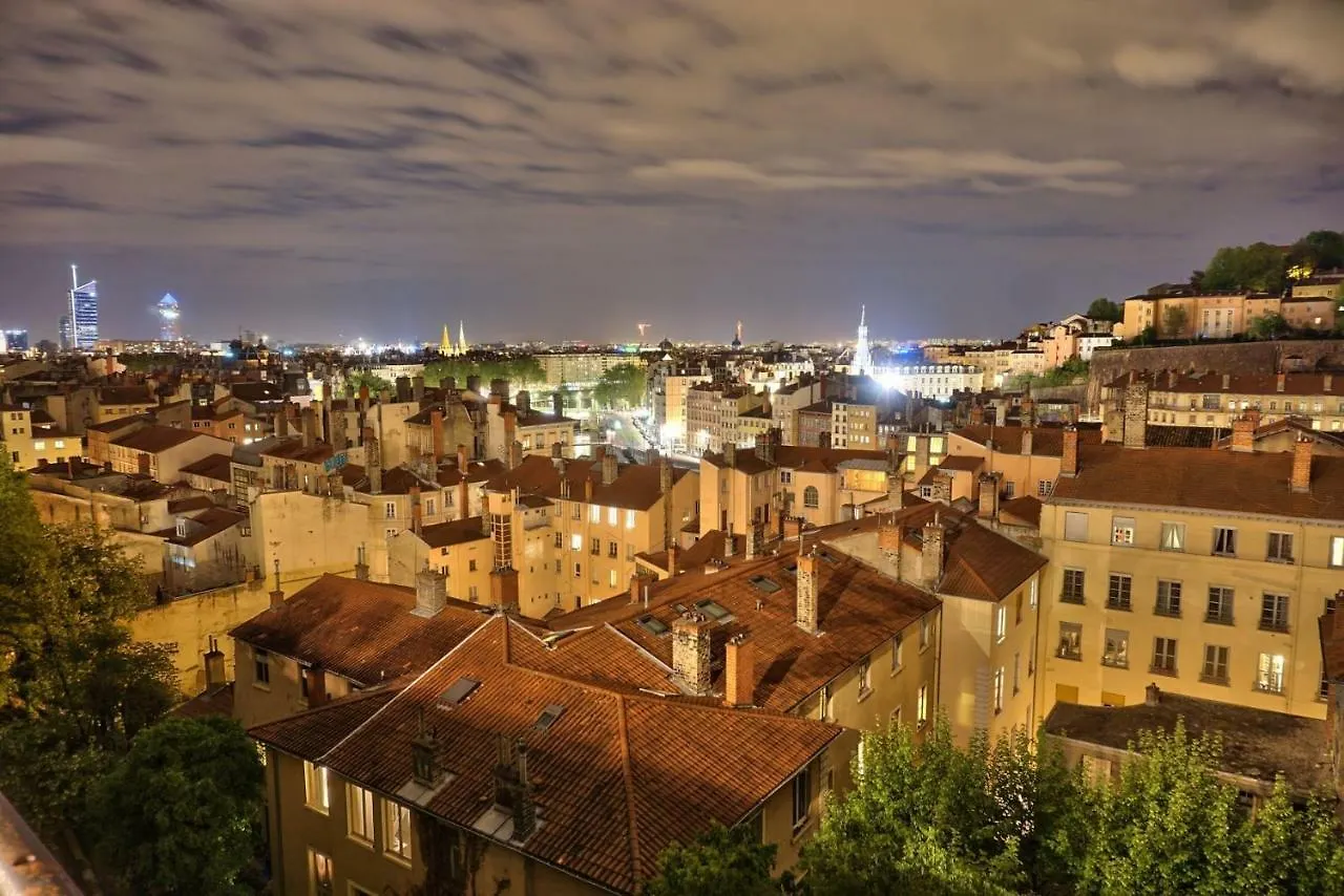 Trendy Studios Tassin Apartment