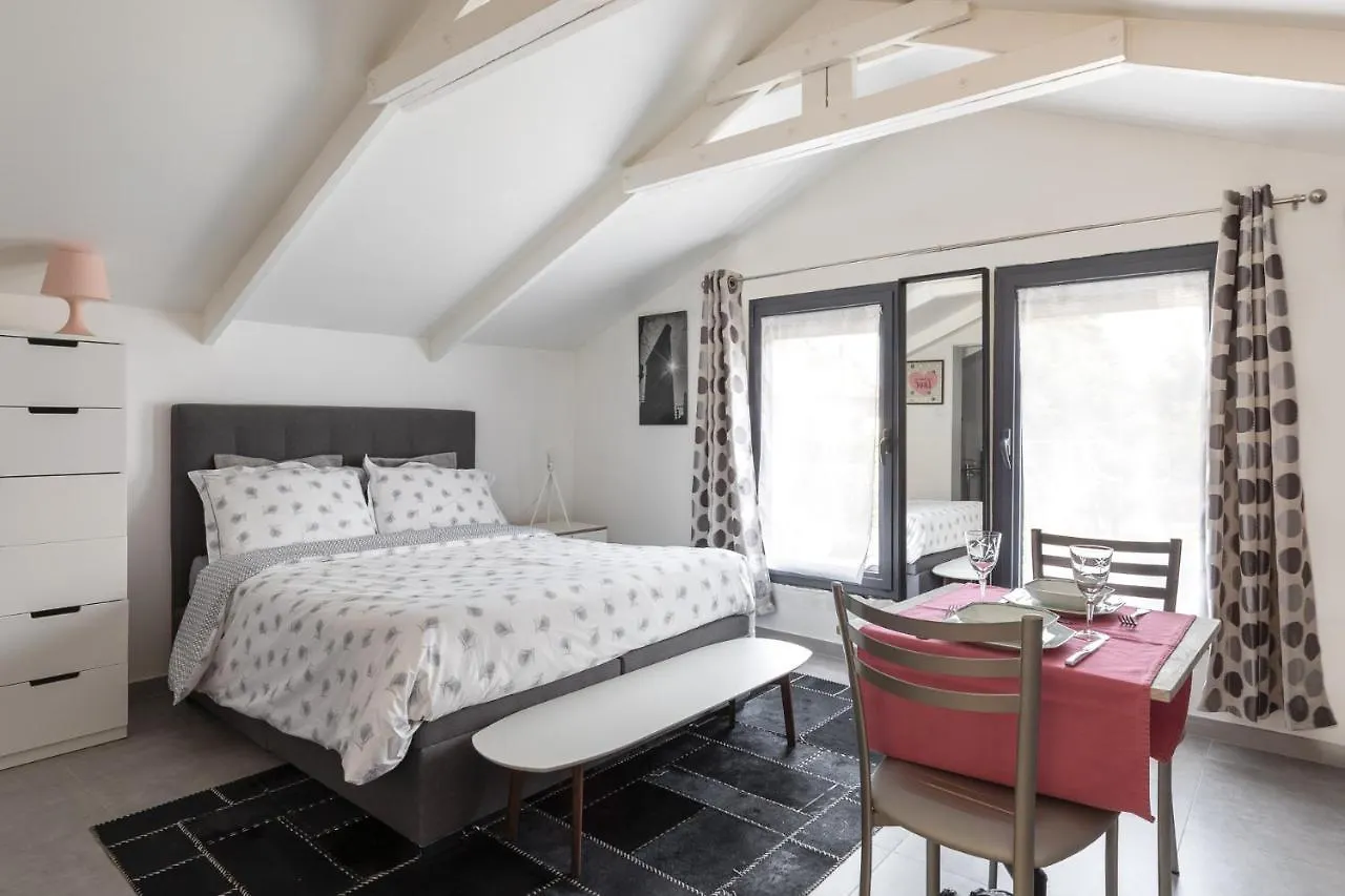 Apartment Trendy Studios Tassin